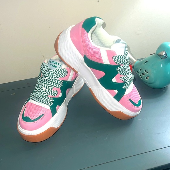 Lucky Steps fashion sneakers - size 6 - NWT - Picture 2 of 6